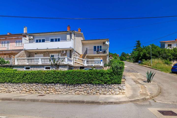 Ferienwohnung für 2 Personen, mit Balkon und Garten in Novi Vinodolski