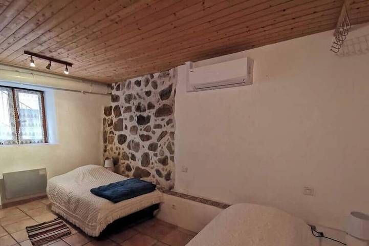 Location de vacances pour 6 personnes, avec jardin à Saint-Laurent-de-Cerdans - 3