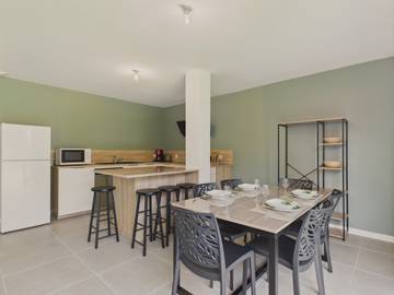 Location de vacances pour 4 personnes, avec jardin à Le Tour-du-Parc