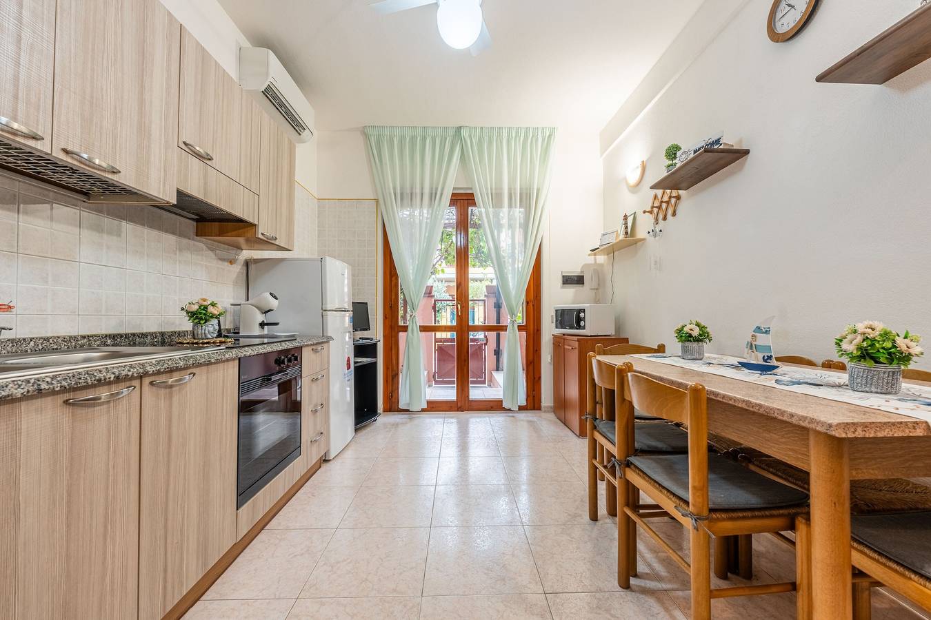 Domus Nostra Holiday Home in Villasimius with Private Terrace, Wi-Fi and Air Conditioning in Crabonaxa/Villasimius, Villasimius