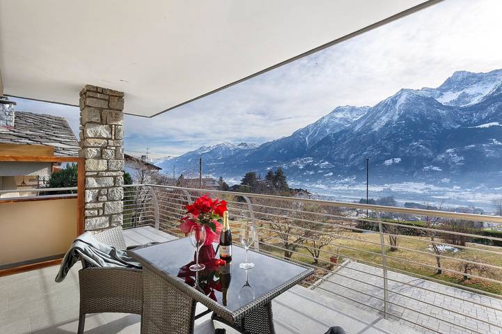 Appartement entier, Alpenglow Maison Lugon – Vue sur les montagnes à 5 minutes d’Aoste in Thuvex, Saint-Christophe