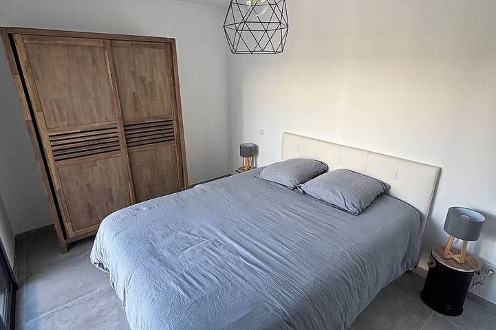 Location de vacances pour 8 personnes, avec terrasse et jardin à Saint-Victor-la-Coste - 4