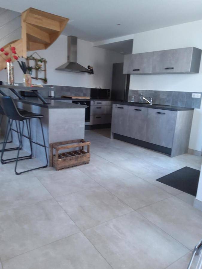 Gîte pour 8 personnes, avec terrasse à Briollay - 3