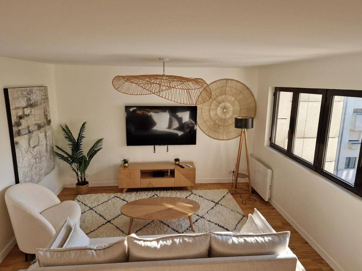 Appartement entier, One-Bedroom Apartment in Enghien-les-Bains, Val-d'Oise