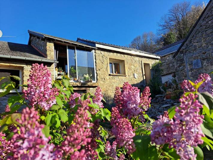 Location de vacances pour 2 personnes, avec Balcon et Terrasse ainsi que Jardin et Vue à Dourbies