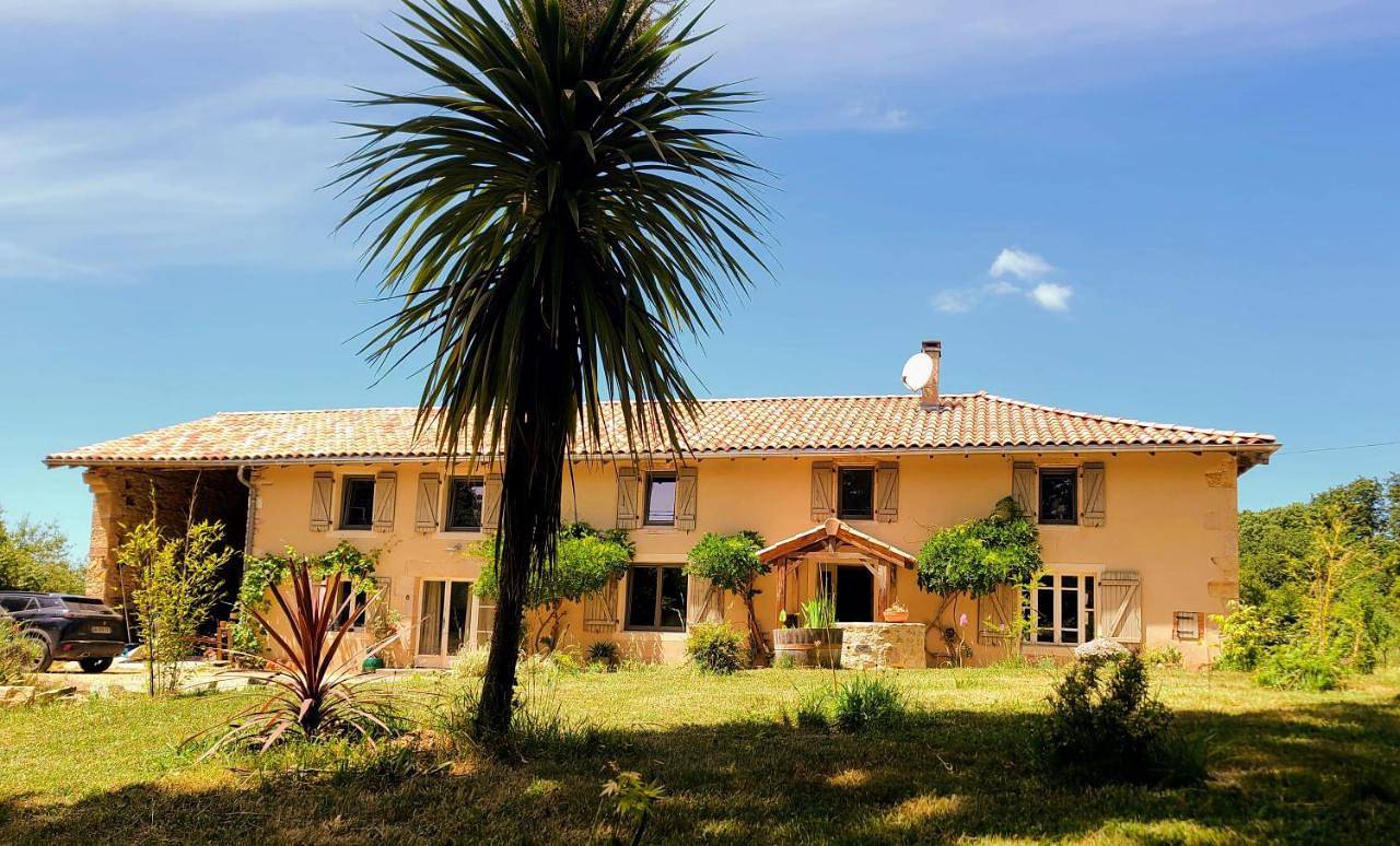 Queen Room with Pool View in Puycelsi, Région d'Albi