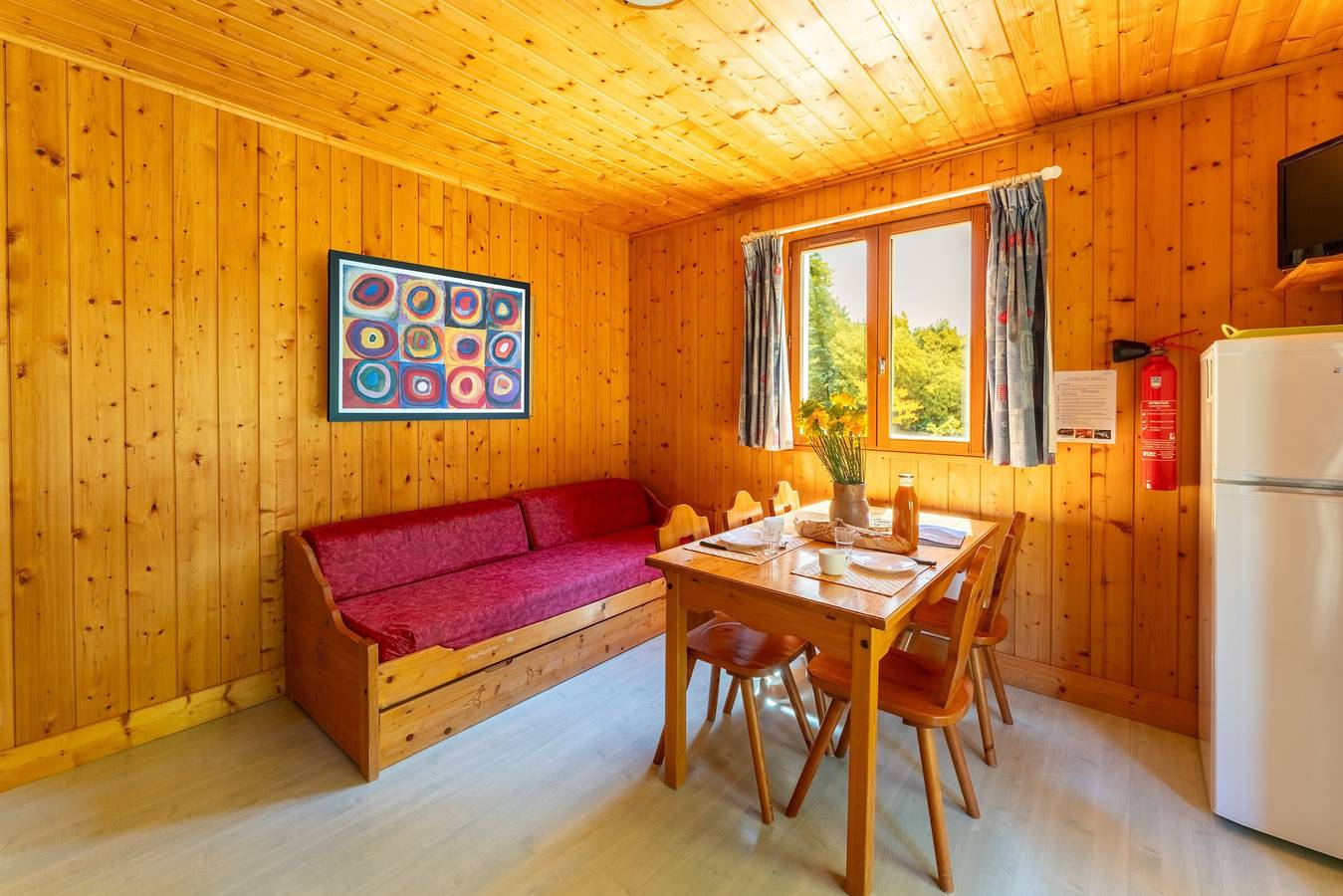 Chalet 'Gite Serpolet' mit Gemeinschaftspool, privater Terrasse und Wlan in Mirabel-aux-Baronnies, Nyons und Umgebung