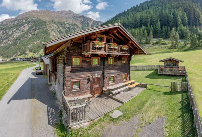 Ferienhaus für 18 Personen, mit Balkon und Terrasse sowie Garten in Tiroler Oberland