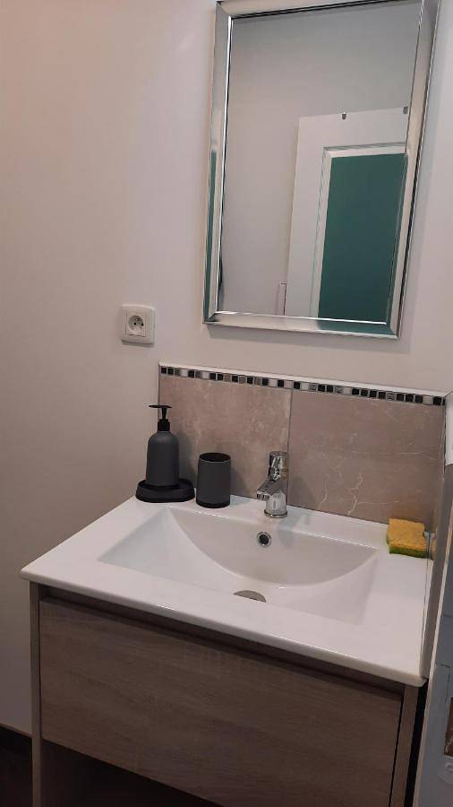 Location de vacances pour 6 personnes, avec terrasse ainsi que jardin et vue à La Caillère-Saint-Hilaire - 3