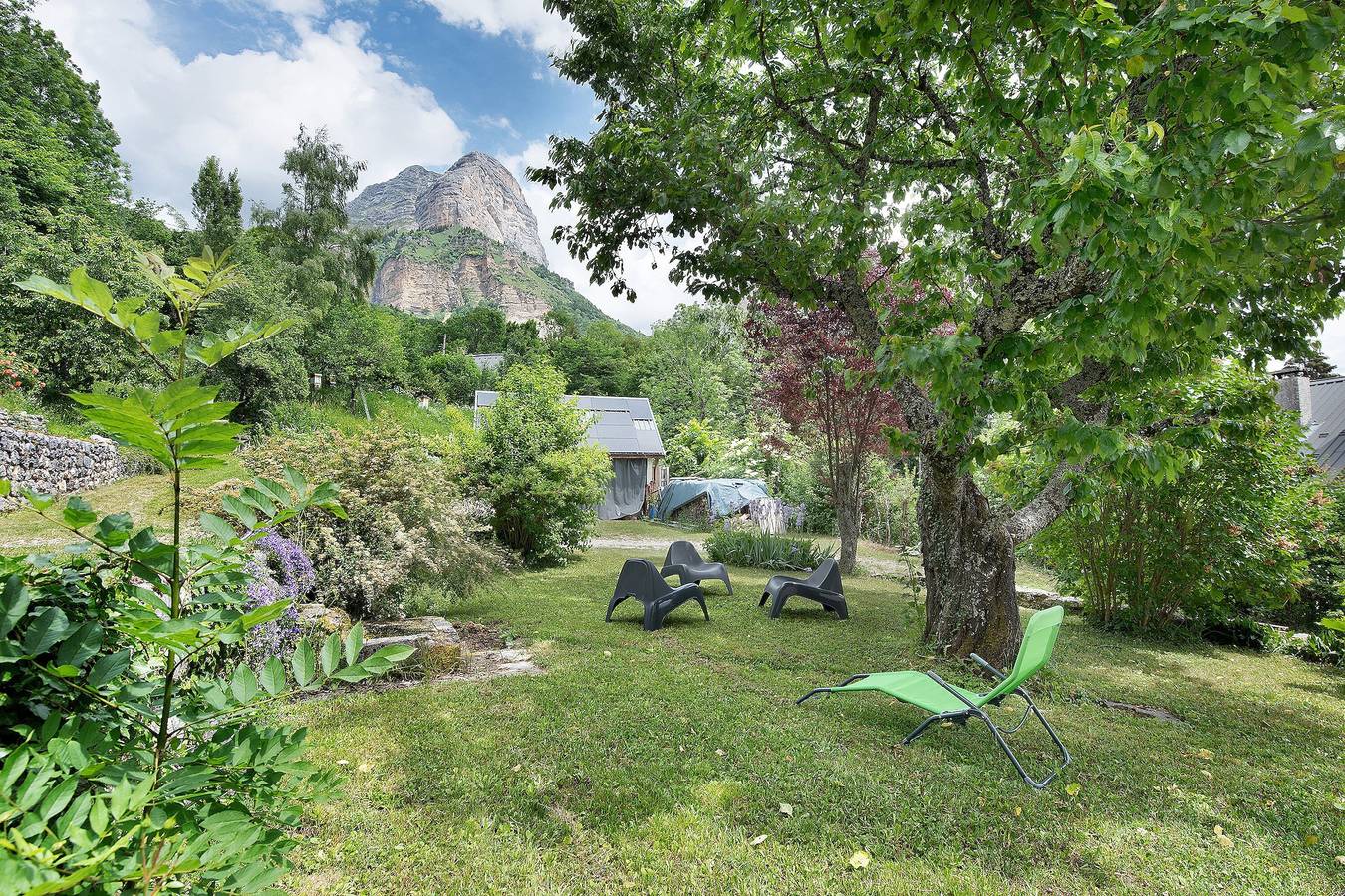 Appartement entier, Appartement « Duplex La Source Amélie » : vue montagne, terrasse privée et Wi-Fi in Saint-Pancrasse, Isère