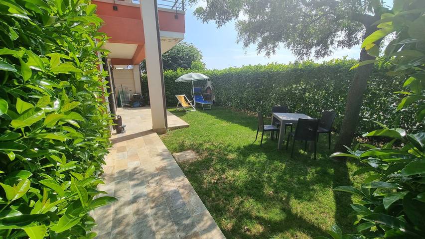 Entire holiday apartment, Villino Piano Terra con giardino - 52- I Tigli Villino Pt con giardino in Porto Recanati, Adriatic Coast Marken