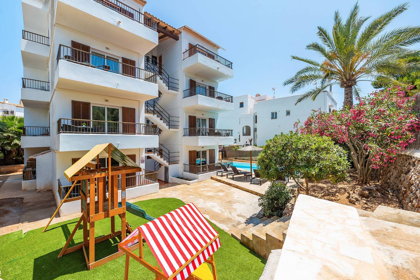 Entire apartment, Apartment 'Gran Sol Family 8' with Shared Pool, Wi-Fi and Air Conditioning in Cala Serena, Felanitx