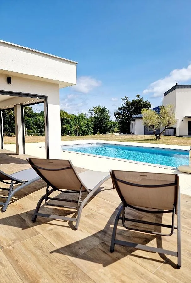 Chalet para 4 personas, con jardín además de terraza y piscina - 1