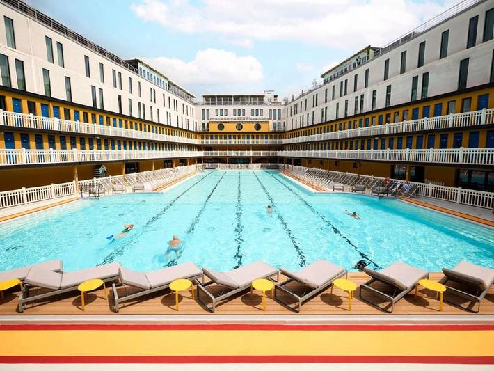 Hôtel pour 3 personnes, avec terrasse et sauna ainsi que vue et piscine, animaux acceptés dans Parc des Princes