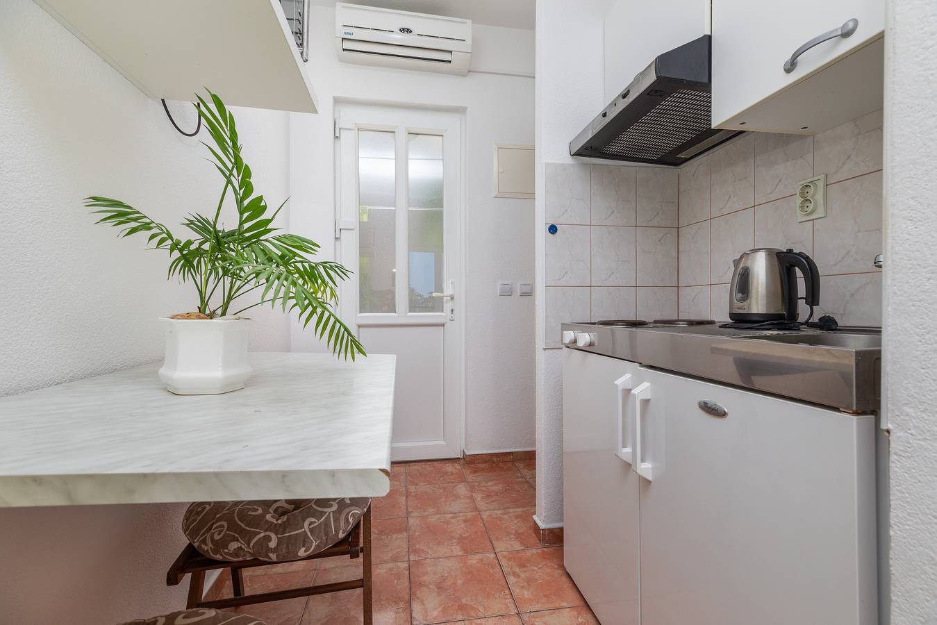 Ganze Wohnung, Studio Appartement am Strand Drasnice, Makarska -a in Drašnice, Makarska Riviera