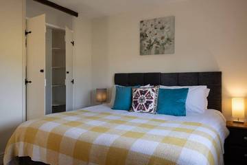 Glamping for 6 People in Carmarthenshire, South-Wales, Photo 4