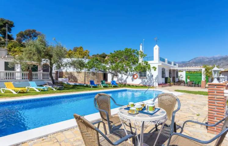 Villa for 7 people, with garden, with pets in Nerja