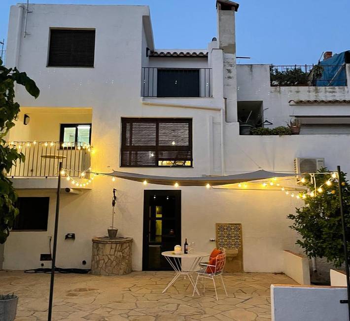 Apartamento para 8 personas, con Balcón además de Terraza y Jardín en La Riera