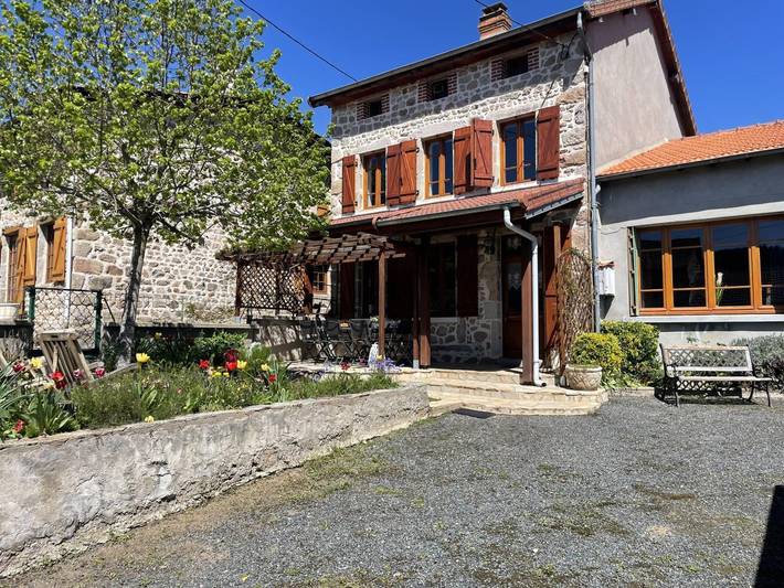 Gîte pour 10 personnes, avec jardin à Laprugne