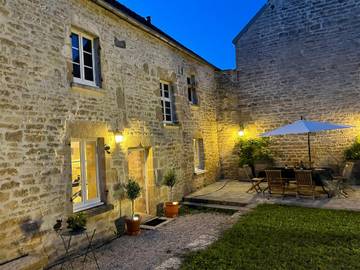 Gîte pour 8 personnes, avec piscine ainsi que jacuzzi et jardin dans Yonne