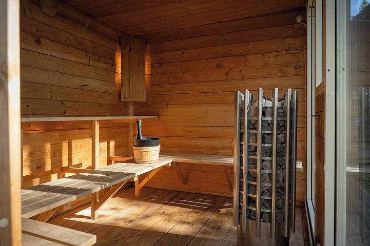 The Nabbe – Seefront Sauna, Jacuzzi & Motorboot in Gällstads distrikt, Västergötland