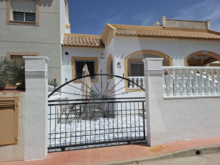 Ferienhaus für 4 Personen, mit Pool und Garten sowie Terrasse in Torrevieja