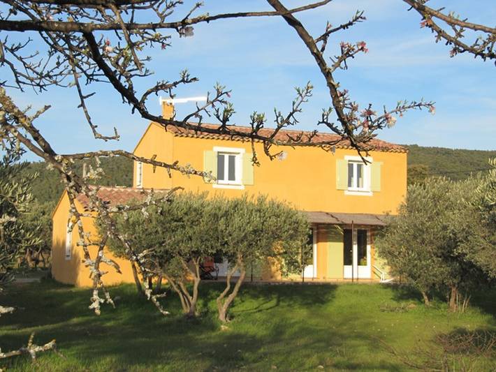 Location de vacances pour 6 personnes, avec Terrasse à Aups