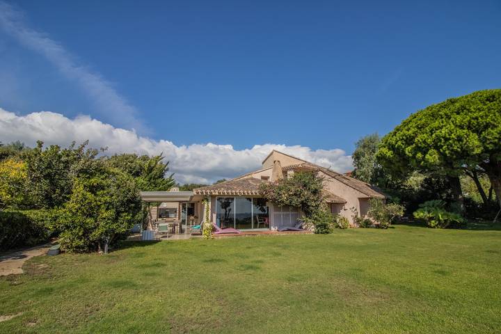 Villa pour 8 personnes, avec Balcon ainsi que Jacuzzi et Jardin à Porto-Vecchio - 3
