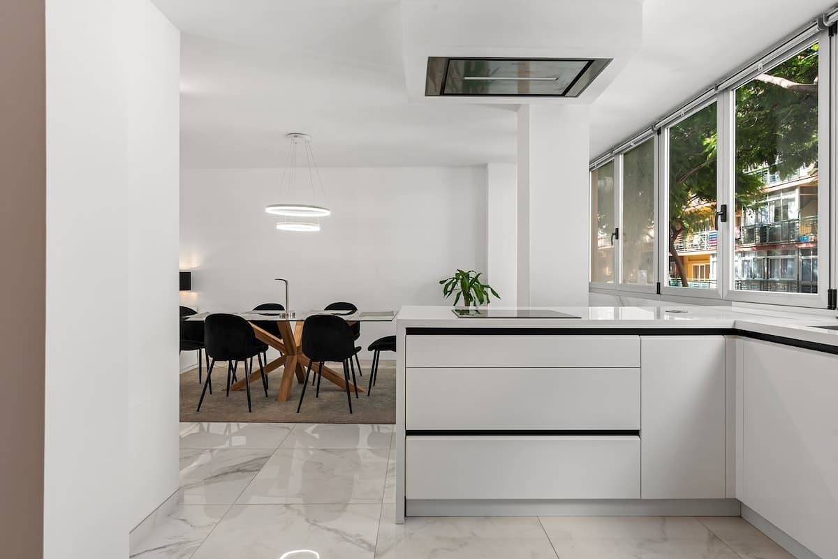 Ganze Wohnung, Elegant Apartment by Costarentals in Fuengirola Zentrum, Fuengirola