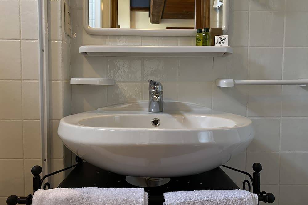 Apartamento entero, El Perugino - piscina y Wi-Fi, ideal para parejas in Paciano, Provincia de Perugia