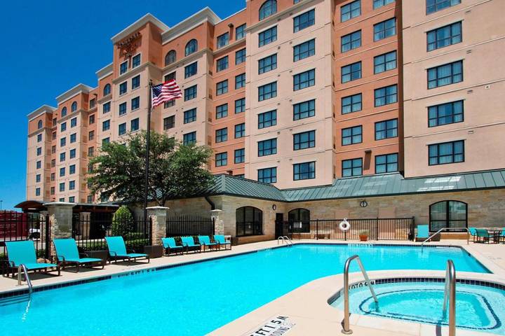 Hôtel pour 4 personnes, avec piscine et jacuzzi, animaux acceptés