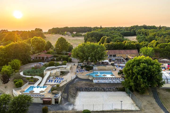 Location de vacances pour 4 personnes, avec jacuzzi ainsi que piscine et terrasse, animaux acceptés à Saint-Geniès