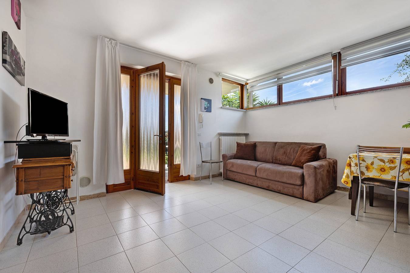 Ganze Wohnung, Ferienwohnung 'Edda - Sole' mit Seeblick, privater Terrasse und Wi-Fi in Brenzone, Gardasee-Berge