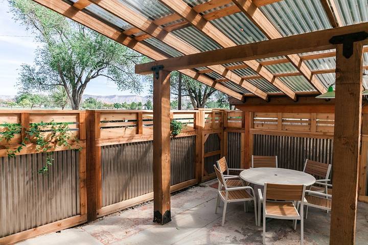 Vacation rental for 12 people, with balcony and yard, with pets in Grand Junction