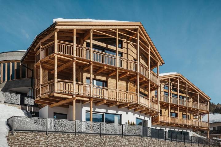 Ferienhaus für 7 Personen, mit Balkon und Whirlpool sowie Terrasse und Garten in St. Christina in Gröden