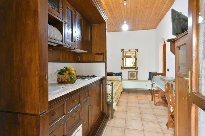 Gîte pour 3 personnes, avec jardin et terrasse, adapté aux familles dans Ischia - 3