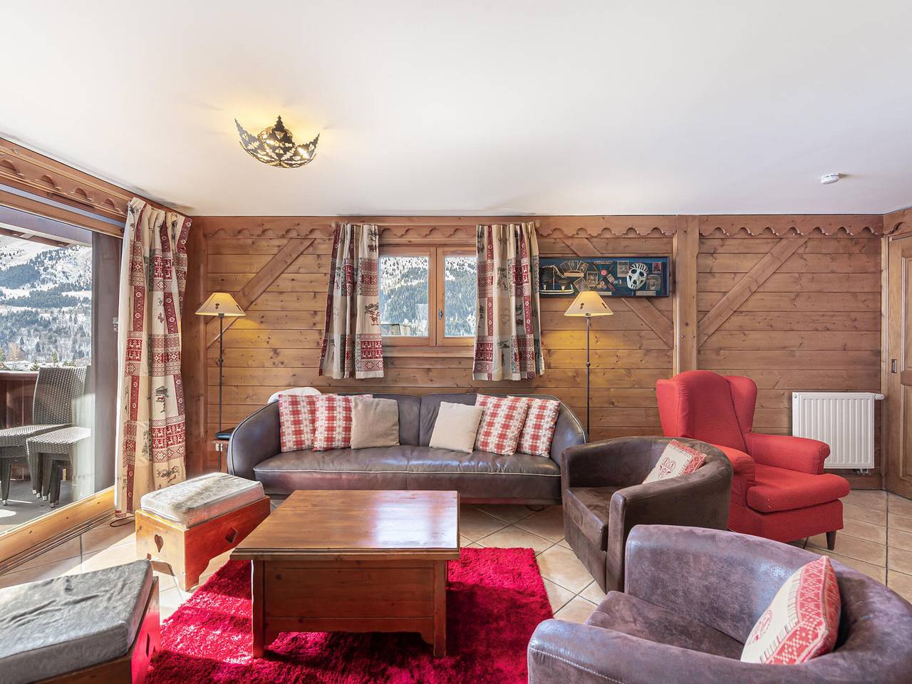 Geheel appartement, Bright duplex 8 people, ski-in/ski-out, pool & spa Méribel in Meribel Village, Courchevel