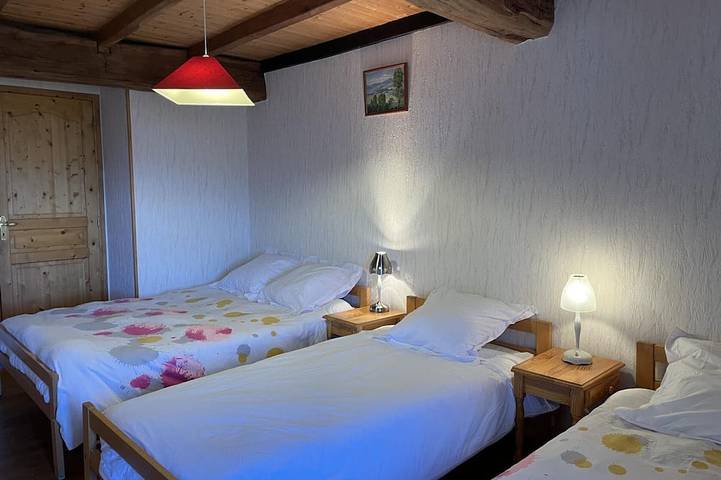 Gîte pour 8 personnes, avec jardin et terrasse, animaux acceptés à Laprugne - 4