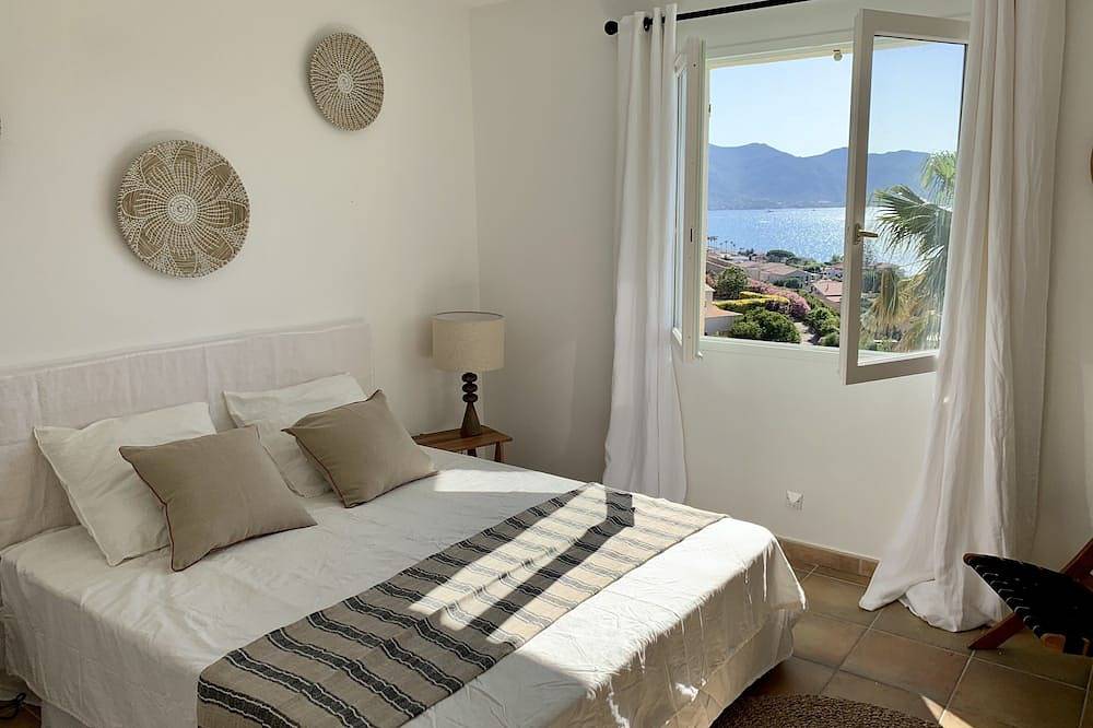Charming house with splendid view of the bay and private swimming pool in Saint-Florent, Region de Calvi