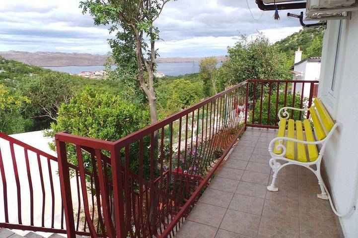 Ferienwohnung für 3 Personen, mit Garten in Karlobag