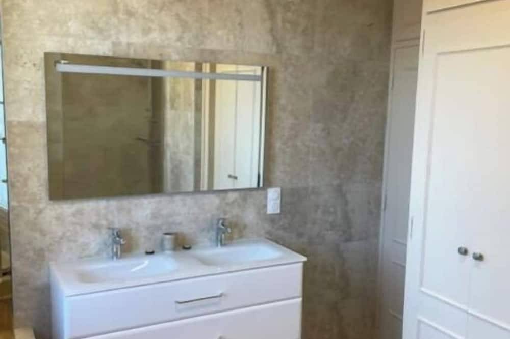 Appartement entier, Appartement spacieux de 100m2 6 personnes Lourdes in Lourdes, Hautes-Pyrénées