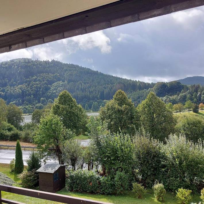 Ferienwohnung für 3 Personen, mit Garten und Seeblick sowie Ausblick im Sauerland