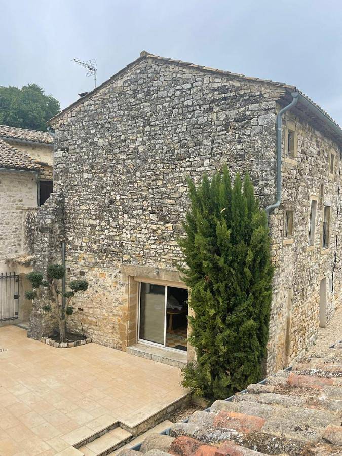 Location de vacances pour 6 personnes, avec vue ainsi que terrasse et piscine à Arpaillargues-et-Aureillac - 4