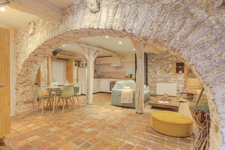 Gîte pour 4 personnes, avec terrasse et piscine à Pouilly-le-Monial - 2