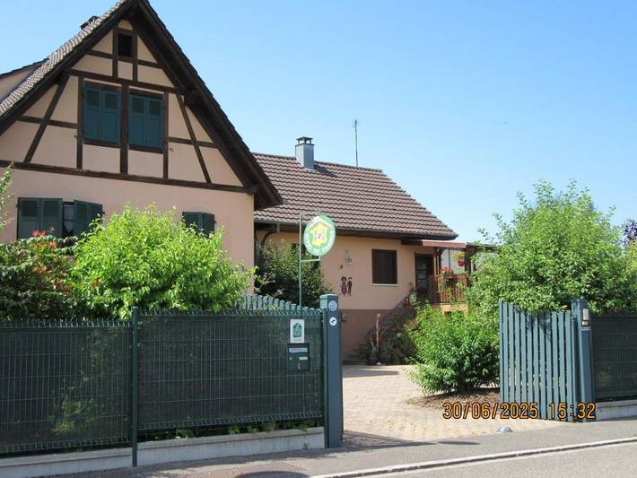 Gîte pour 2 personnes, avec jardin ainsi que jacuzzi et sauna à Hagenthal-le-Bas