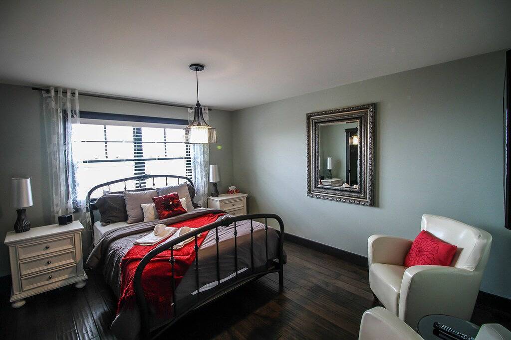 Ilaali: Schicke Einrichtung im Lodge-Stil und Panoramablick auf den St.-Lorenz-Strom in Le Massif