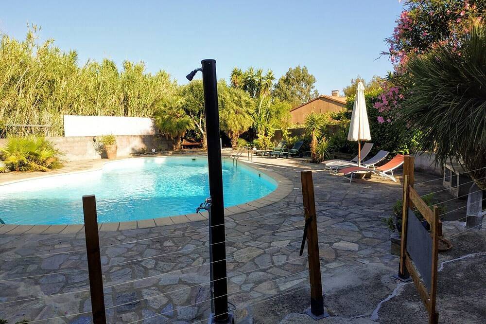 Rental with swimming pool, close to beaches, at the foot of the maquis. in Biguglia, Región de Bastia