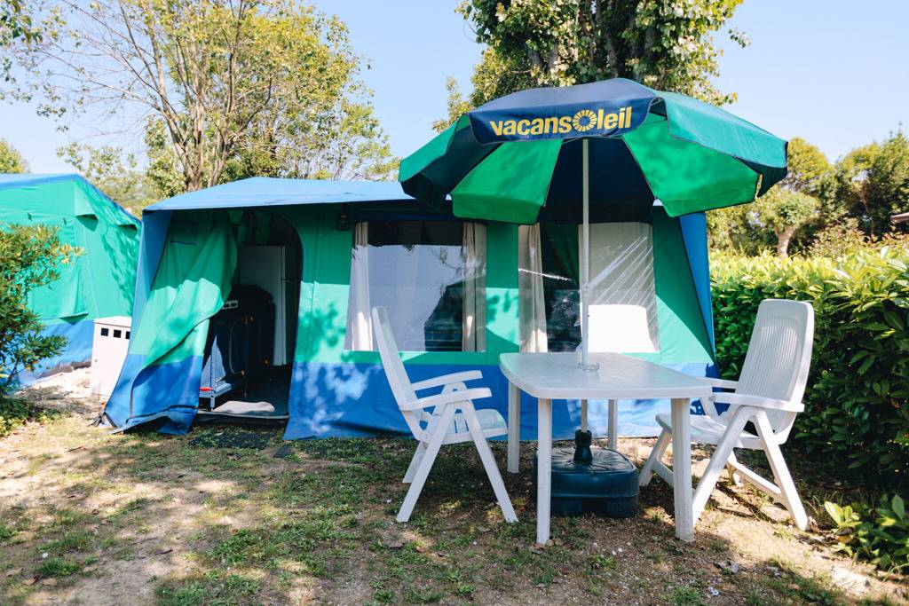 Ganze Wohnung, Camping Iris Park Zelt Family Tenda für 6 Personen in Moniga del Garda, Gardasee-Berge