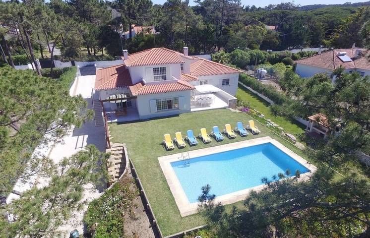 Villa para 16 pessoas, com varanda e piscina e ainda jardim and sauna na Costa de Estoril