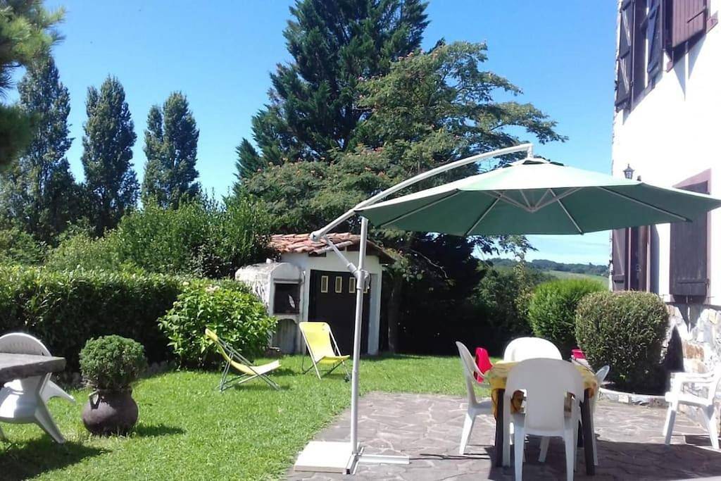 Appartement entier, Apartment with Terrace in Espelette, Région de Bayonne